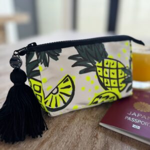 コスメポーチ三角形